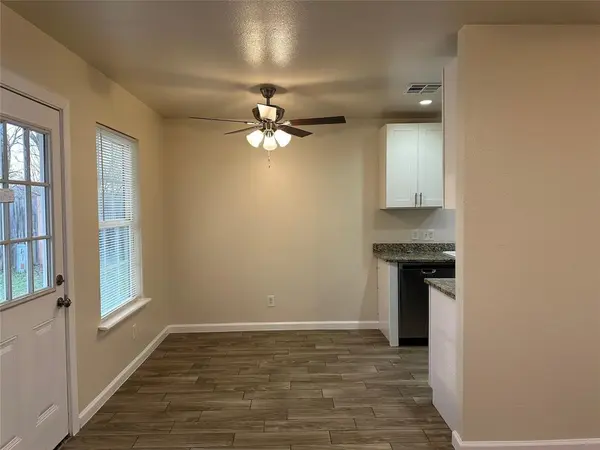 407 Vista West CT #B, Bastrop, TX 78602