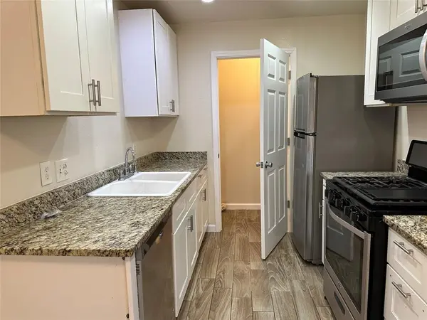 407 Vista West CT #B, Bastrop, TX 78602
