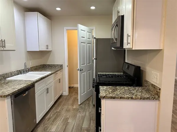 407 Vista West CT #B, Bastrop, TX 78602