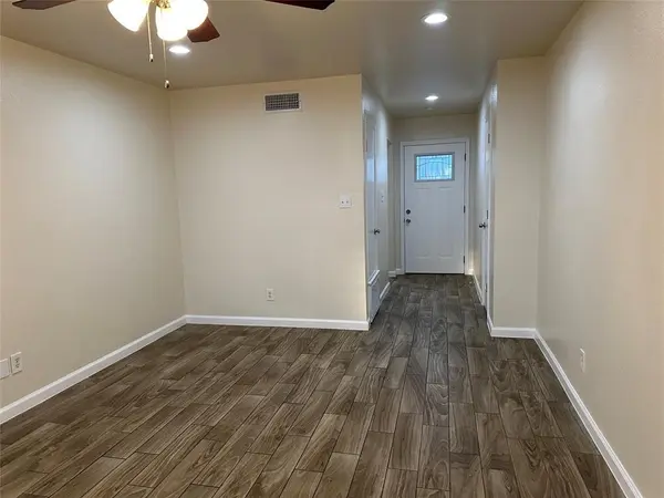 407 Vista West CT #B, Bastrop, TX 78602