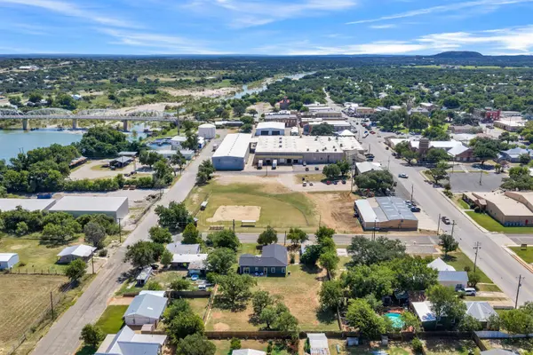 705 Flag ST, Llano, TX 78643