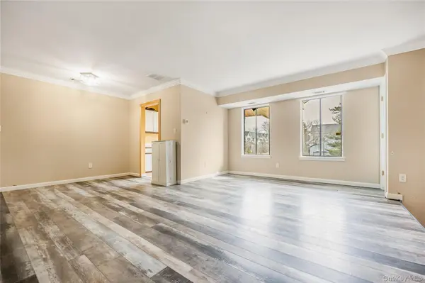 8 Cheyenne CT #8, Coram, NY 11727