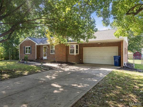 10012 Carolynne DR, St Louis, MO 63128