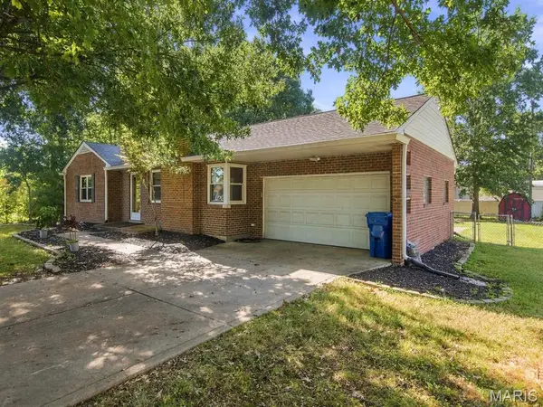 10012 Carolynne DR, St Louis, MO 63128