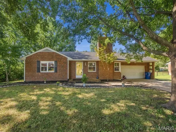 10012 Carolynne DR, St Louis, MO 63128
