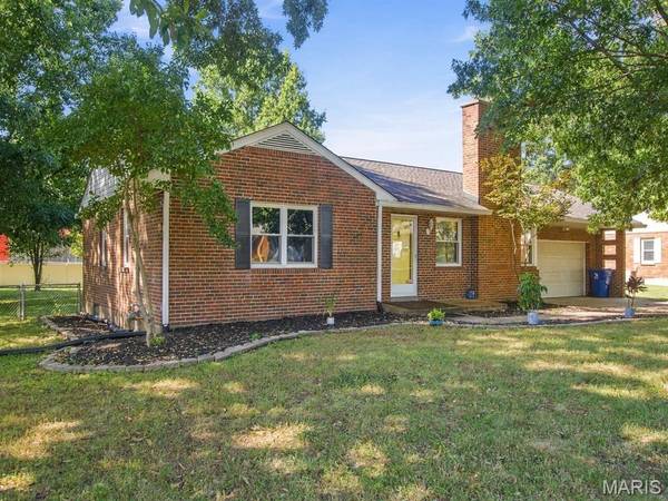 10012 Carolynne DR, St Louis, MO 63128