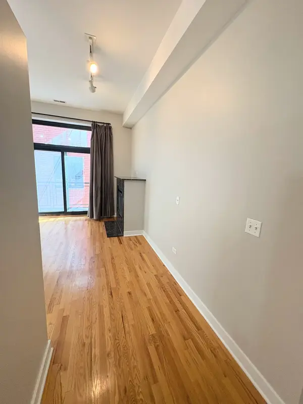 2 S Leavitt ST #308, Chicago, IL 60612