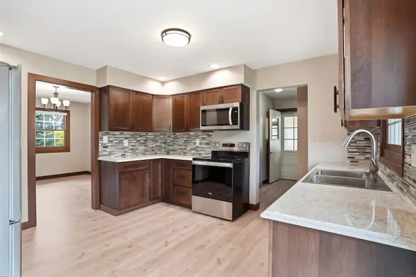 2428 Willow LN, Cedar Falls, IA 50613
