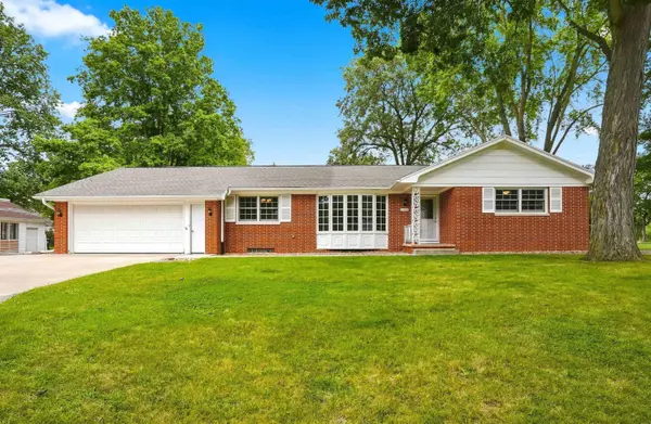 2428 Willow LN, Cedar Falls, IA 50613