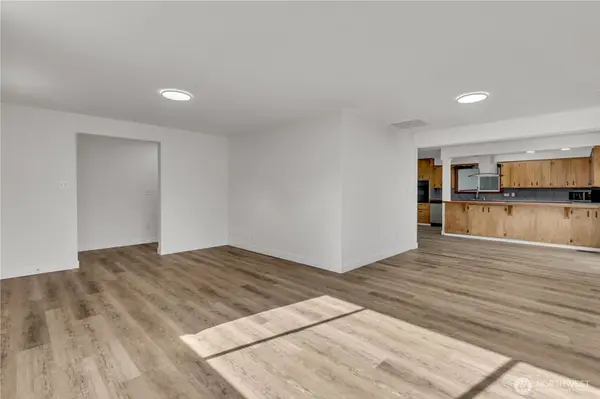 206 Silver LN SE, Orting, WA 98360
