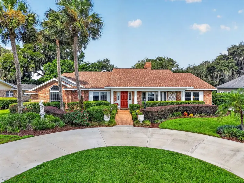 3081 LAKESHORE DR, Mount Dora, FL 32757