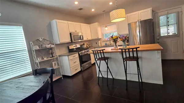 1704 S College ST, Georgetown, TX 78626