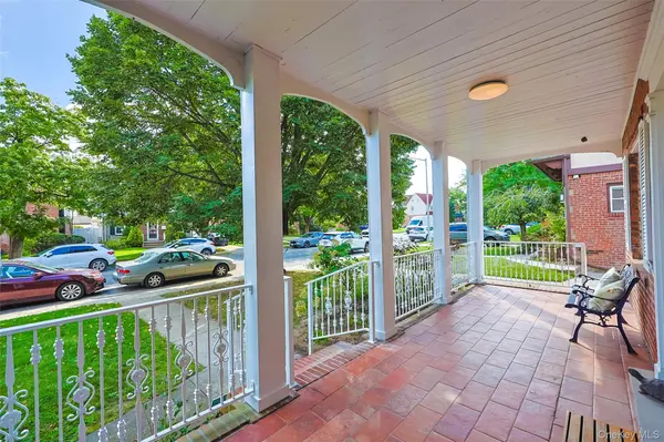 4806 215th ST, Oakland Gardens, NY 11364