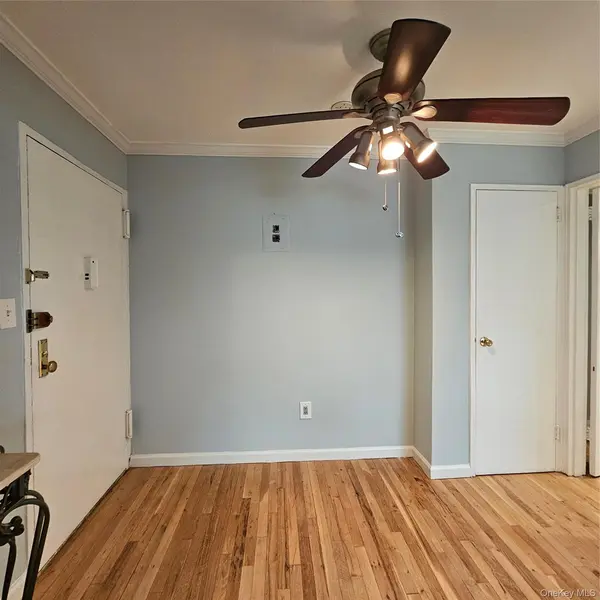 125 Hempstead Gardens DR #B1D, West Hempstead, NY 11552
