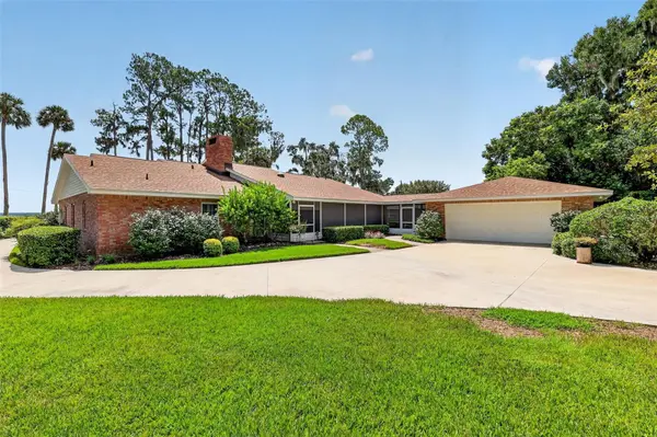 3081 LAKESHORE DR, Mount Dora, FL 32757