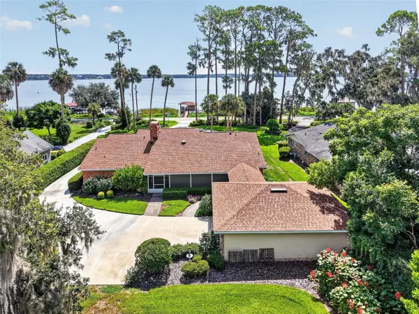 3081 LAKESHORE DR, Mount Dora, FL 32757