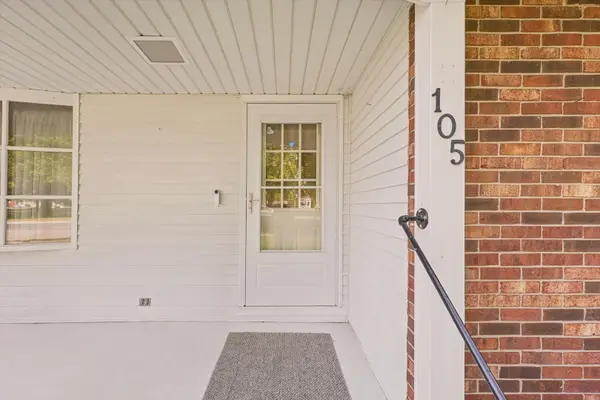 105 S Howard ST, Newman, IL 61942