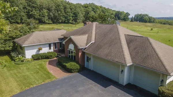 N4655 QUINTESSENCE CT, New London, WI 54961