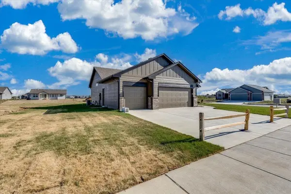 2231 E Arrowhead St, Andover, KS 67002