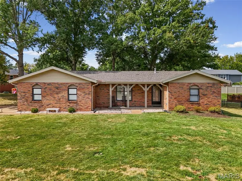 7055 Honey LN, St Louis, MO 63129