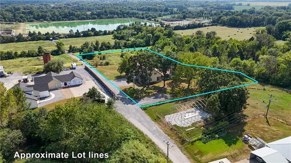 4185 Aspen RD, Sedalia, MO 65301