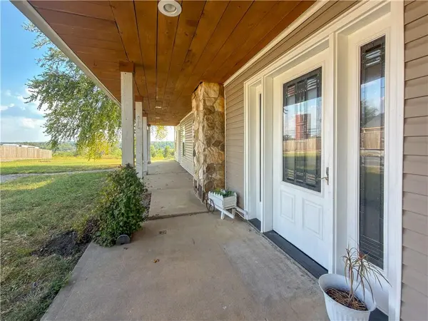 4185 Aspen RD, Sedalia, MO 65301