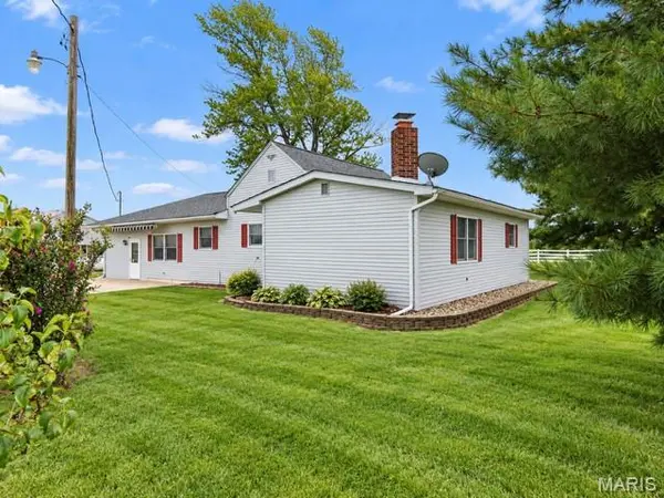 1954 Tilden RD, Marissa, IL 62257