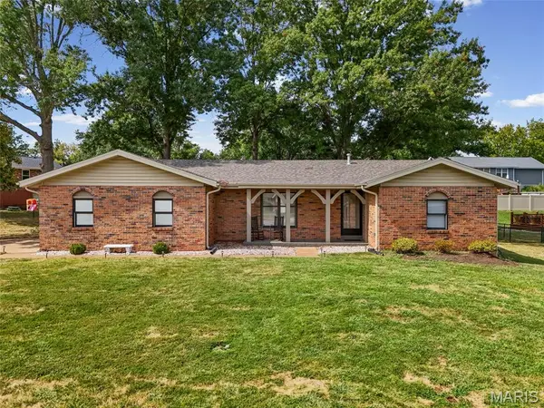 7055 Honey LN, St Louis, MO 63129