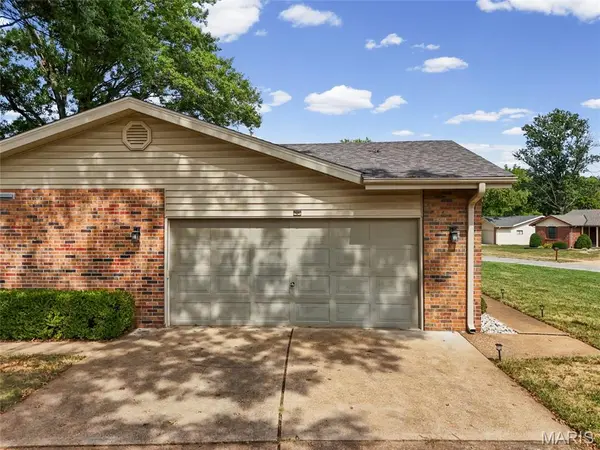 7055 Honey LN, St Louis, MO 63129