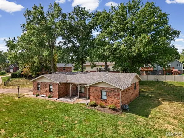 7055 Honey LN, St Louis, MO 63129