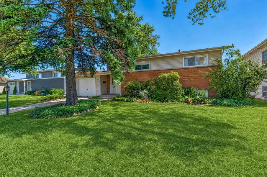 9517 Farmer DR, Highland, IN 46322
