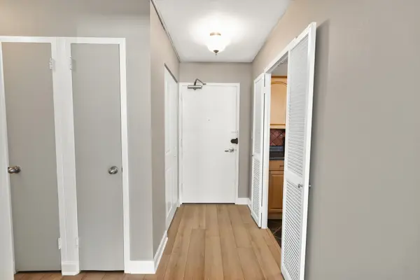 6301 N Sheridan RD #19N, Chicago, IL 60660