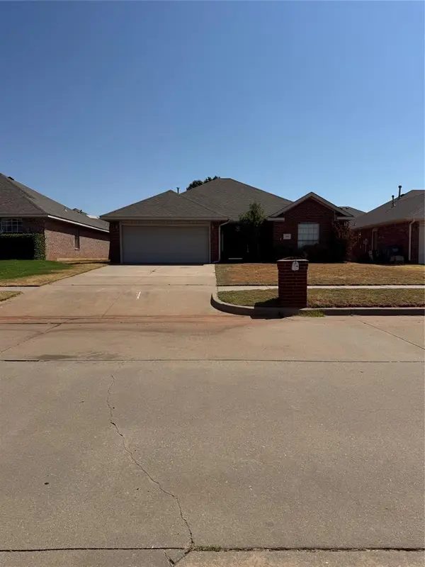 400 S Castle Ridge LN, Mustang, OK 73064