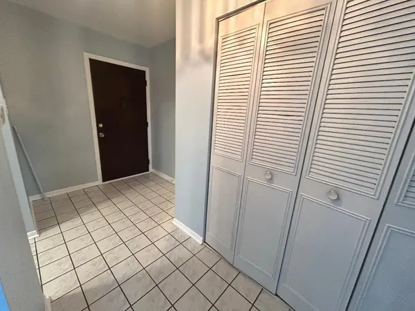 8970 N Parkside AVE #416, Des Plaines, IL 60016