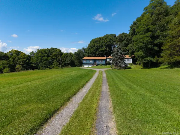 17 Slate Field LN, Clinton Corners, NY 12514