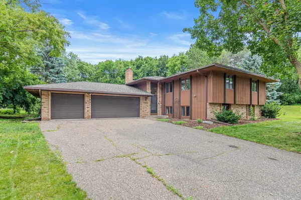 3413 Red Oak CIR N, Burnsville, MN 55337