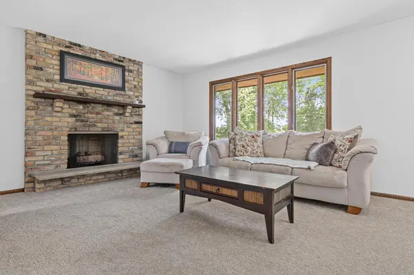 3413 Red Oak CIR N, Burnsville, MN 55337