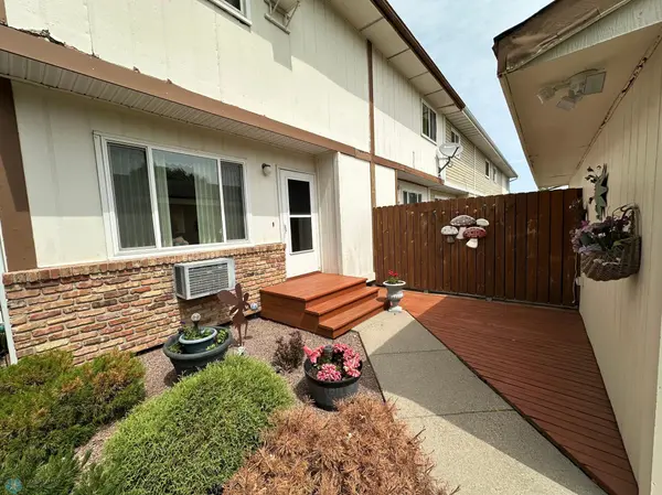 450 22nd ST E, West Fargo, ND 58078
