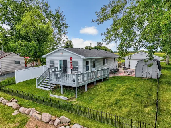 11890 Mentzer TRL, Lindstrom, MN 55045
