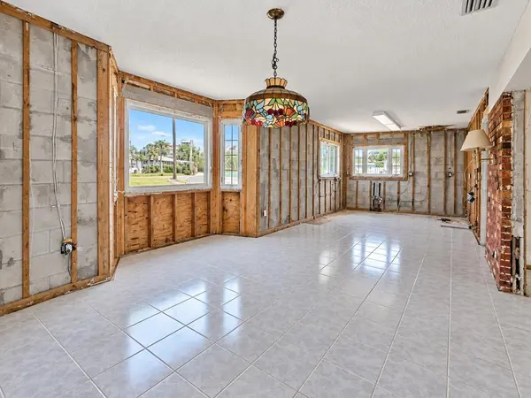 13401 1ST ST E, Madeira Beach, FL 33708