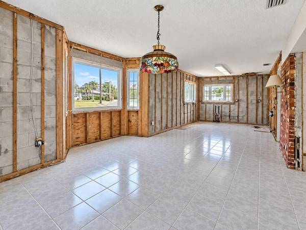 13401 1ST ST E, Madeira Beach, FL, 33708 photo 5