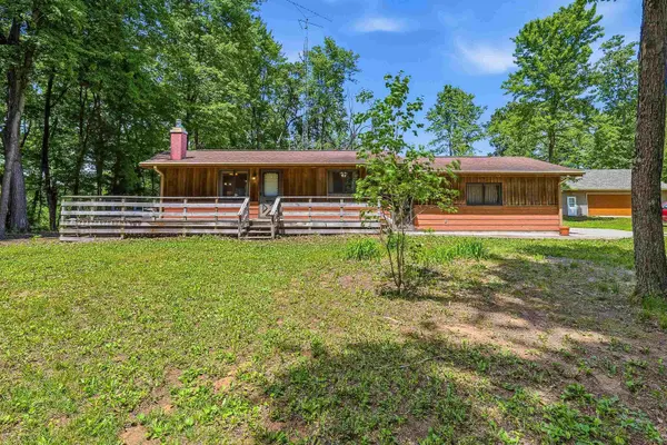 N8277 E MECAN LN, Neshkoro, WI 54960