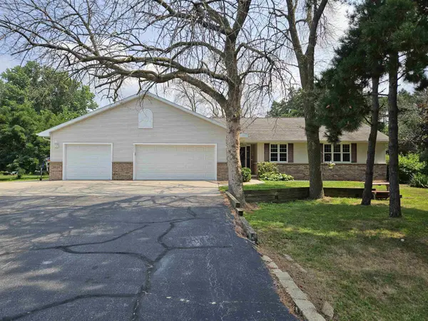3830 NICOLET DR, Green Bay, WI 54311
