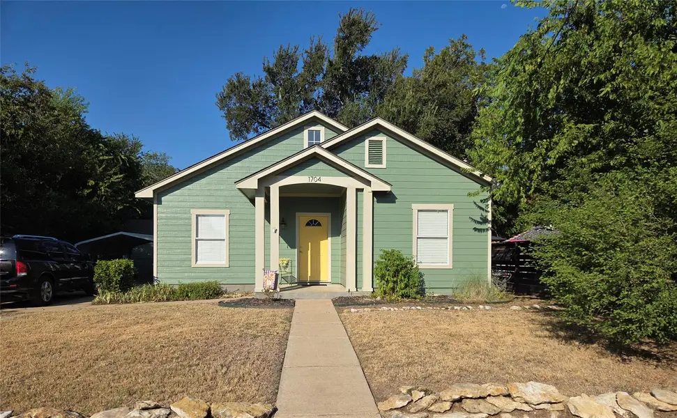 1704 S College ST, Georgetown, TX 78626