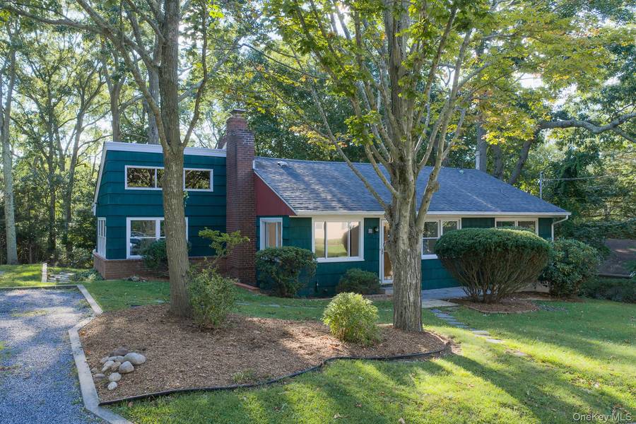 69 Herod Point RD, Wading River, NY 11792