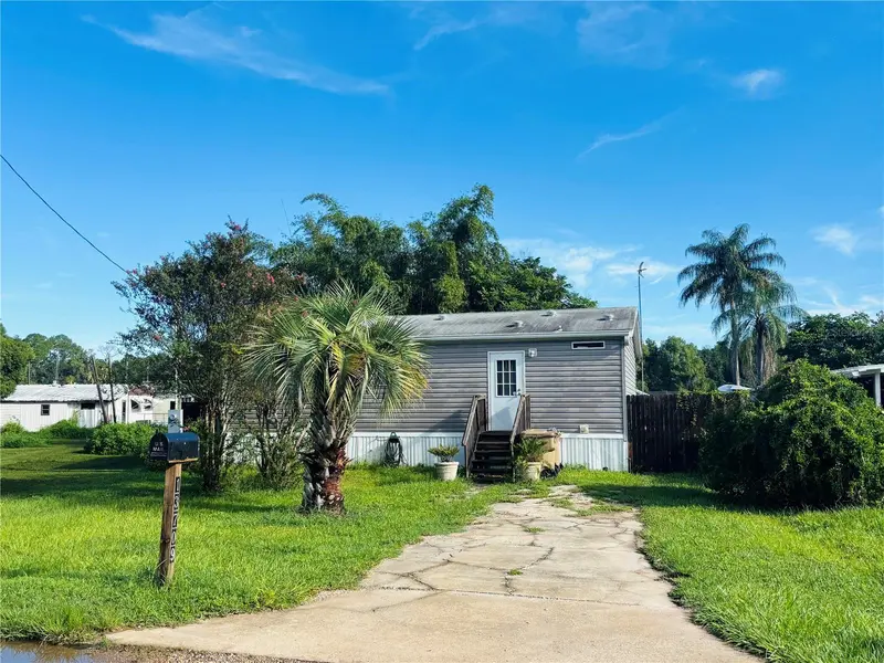 13709 WOODLAND DR, Astatula, FL 34705