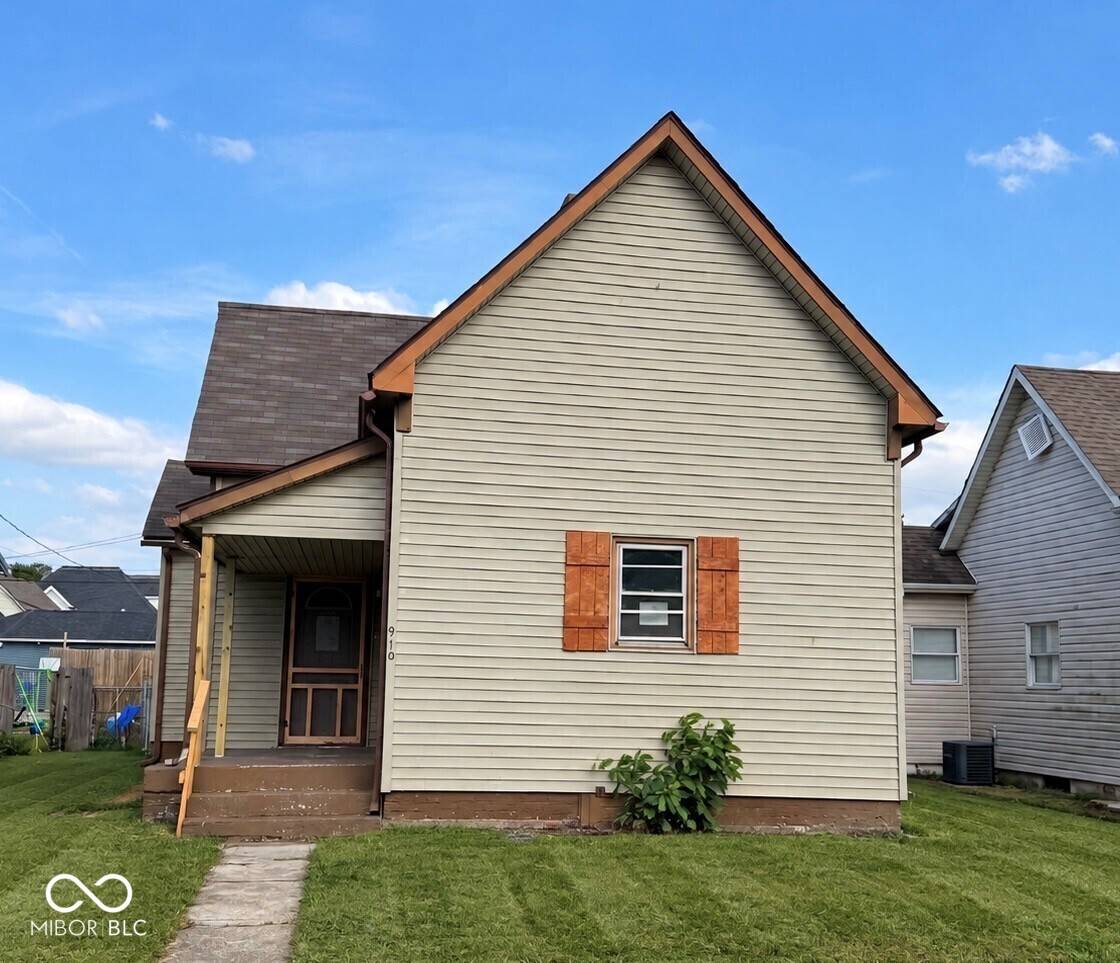 910 Elm ST, Shelbyville, IN 46176