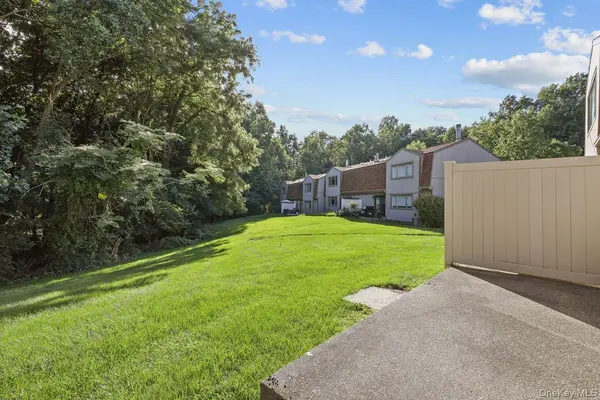 5 Meadowlark CIR, Peekskill, NY 10566