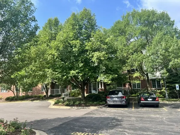 541 N Hough ST #305, Barrington, IL 60010