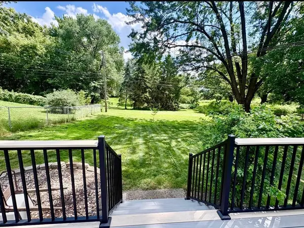 2009 W 83rd ST, Bloomington, MN 55431